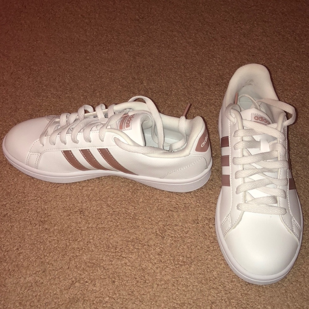 Addidas(CloudFoam)